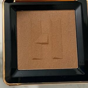 Lady Gaga Haus Labs Velvet Bronzer Medium level 8